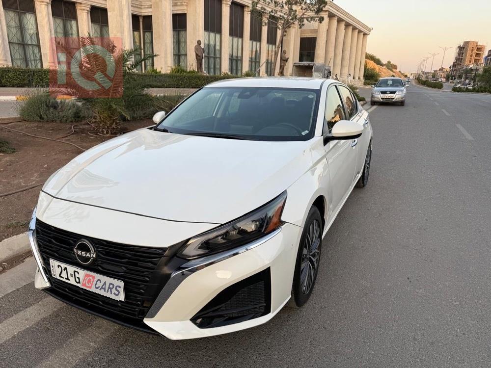 نيسان ألتيما